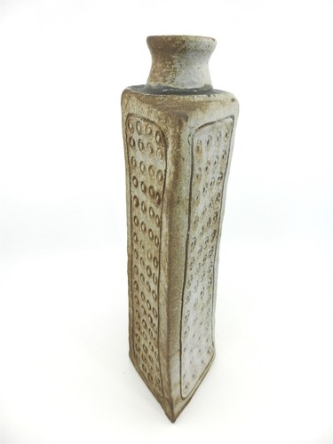 Giovanna firmata metà secolo (Priolo? ) Vaso in ceramica inciso 11,75" alto x 5,75" con - Foto 4 di 6