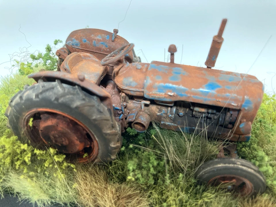 Weathered Barn Find 1958 Fordson Power Major Tractor Universal Hobbies 1/43 - Image 3 of 4