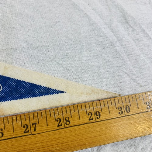 MLB 1993 CHICAGO CUBS CATCH THE FEVER PENNANT 30x12 Inches Souvenir Baseball - Picture 6 of 11
