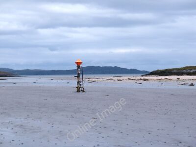 Photo 6x4 Beacon on the beach Eu00f2laigearraidh Beacon marking the peri c2010