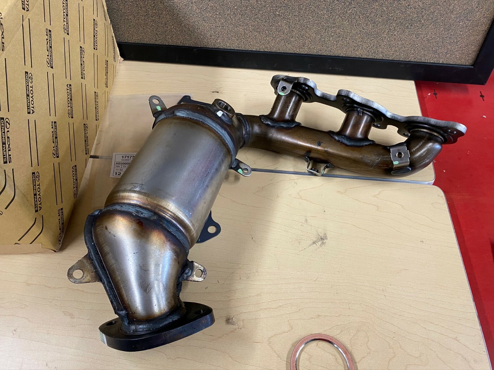 TOYOTA SIENNA AWD 20042006 GENUINE OEM REAR BANK 1 EXHAUST MANIFOLD