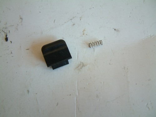 OEM IC-703/706 Series Front release latch & spring pt# 8930036691 & 8930036751 - Zdjęcie 3 z 5
