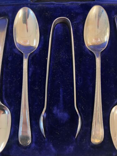 1912 Sterling Silver Teaspoons & Sugar Tongs Set. John & William Deakin. 107.6g - Picture 4 of 7