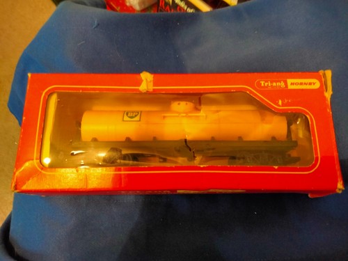 Triang hornby  R117 OO Gauge Bogie Oil Tanker BP Petroleum  VGC - Picture 1 of 3