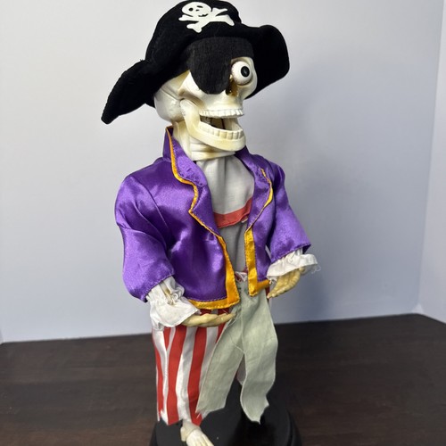 Gemmy 16" Halloween Head Be-Holders Skeleton Pirate Animated Talk Sing Dancing - Picture 4 of 18
