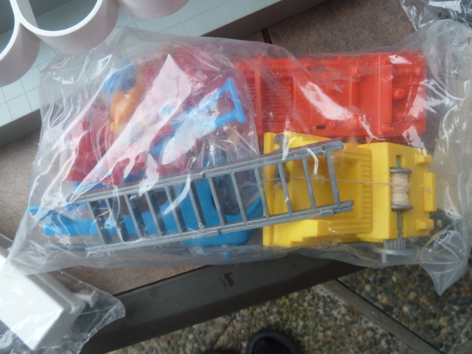 Vintage REMCO 1976 EARTHQUAKE TOWER Toy with Original Box Figures & Vehicles