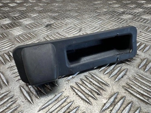Tailgate handle with camera