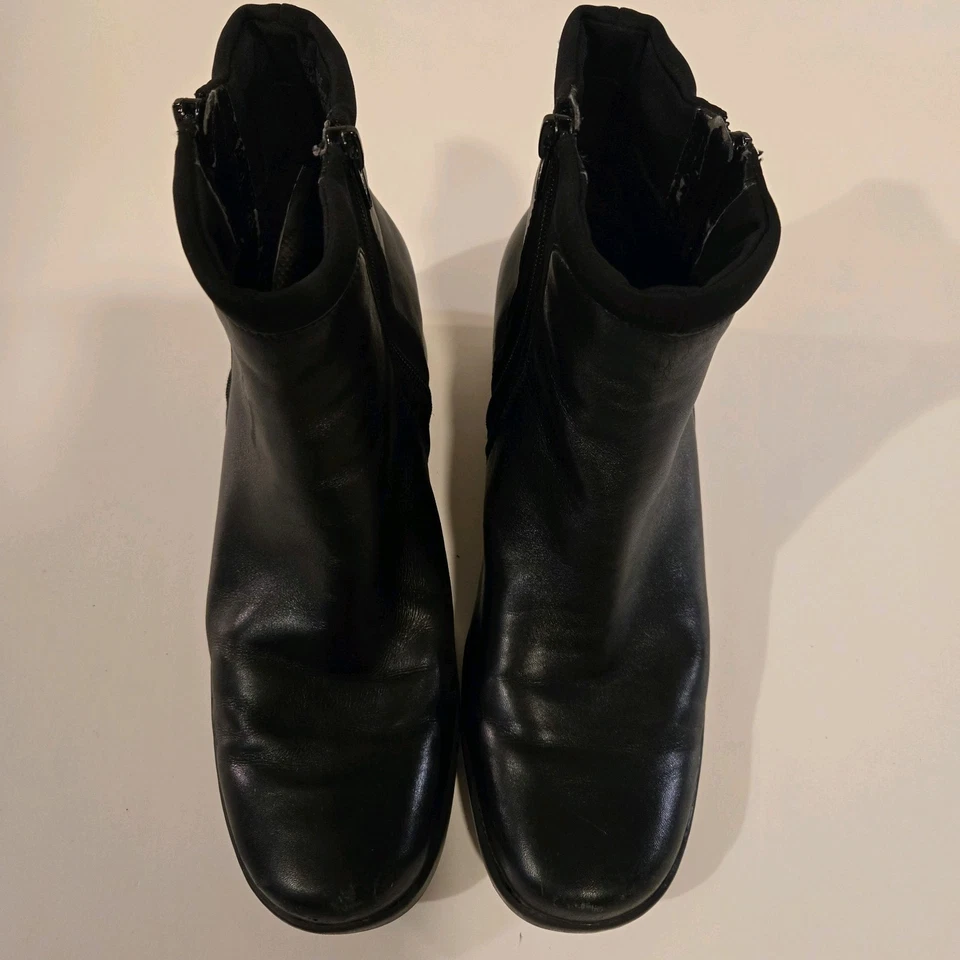 Easy Spirit Women's Black Leather Ankle Boots, Size 9.5 Medium, Zip-Up - Image 2 of 4