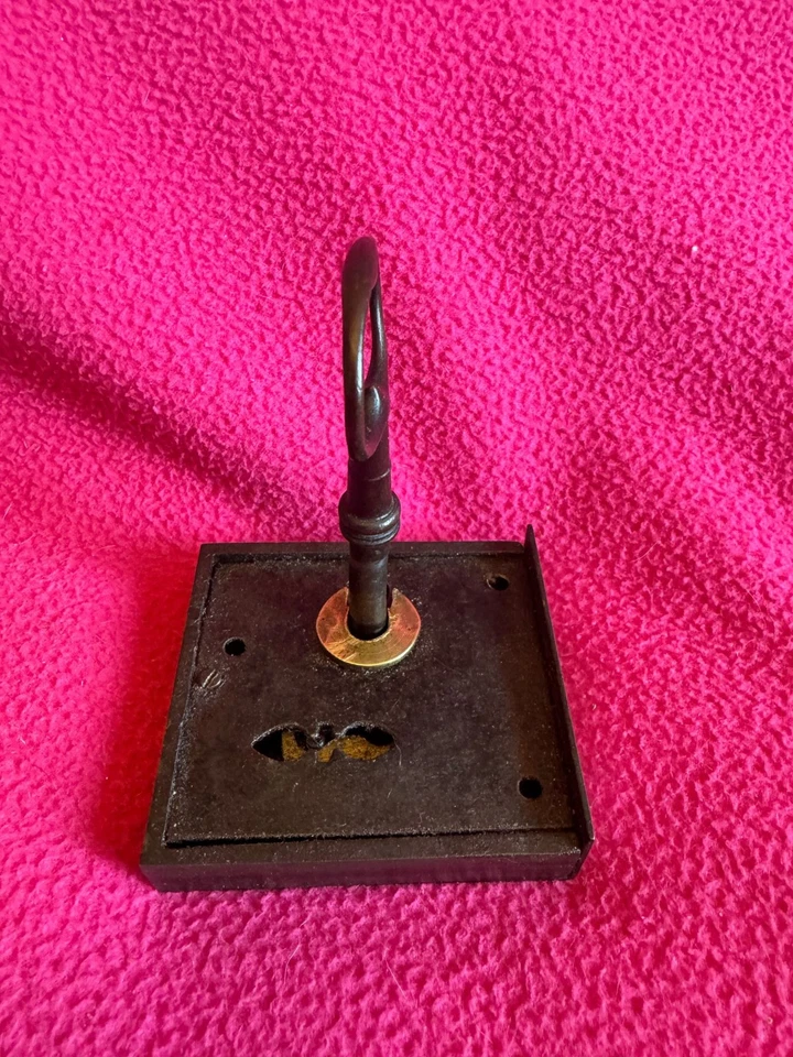 Ancienne serrure en métal avec clé 1930 - Photo 2/4