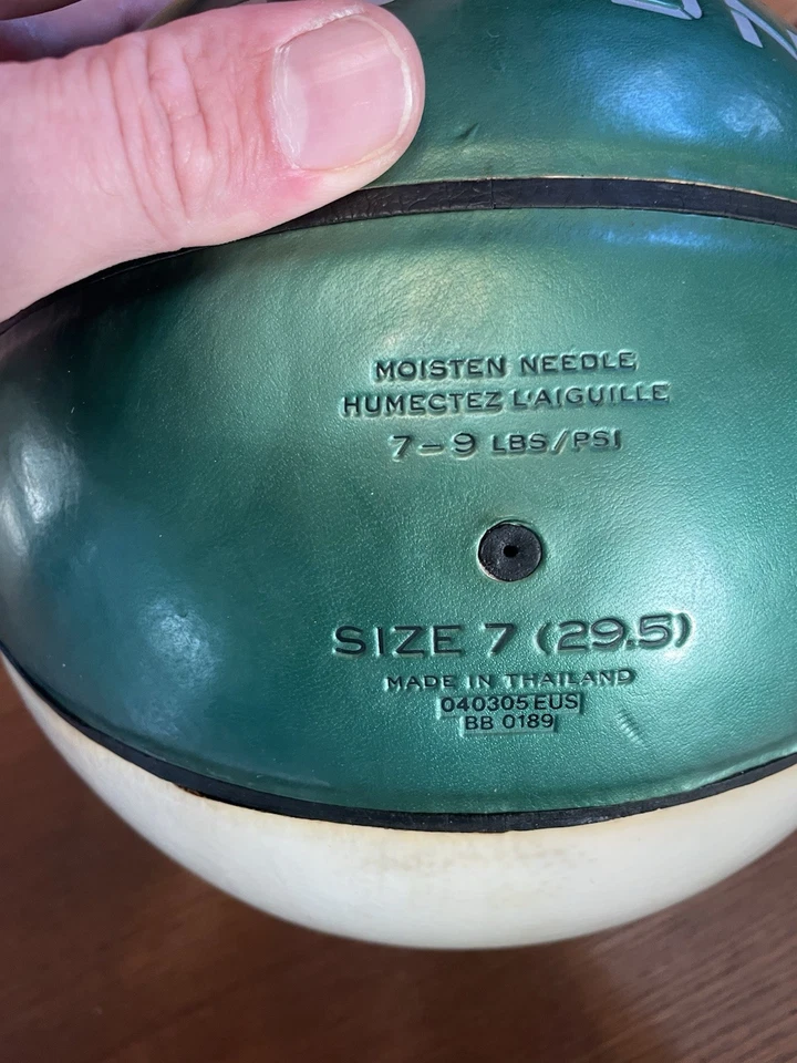 Nike LeBron James Baloncesto Talla 7 De Colección Años 2000 Exhibición Coleccionable Dañada Foto 3 de 4