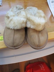 Women's/Kids maybe UGG Cozy Knit Brown Slippers  Fur lined  Size  Size 2 US GOOD