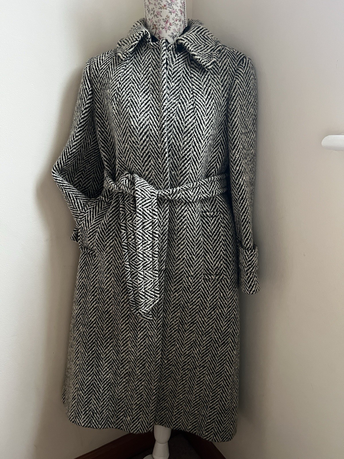 Authentic Acuascutum Vintage Herringbone Pure Wool Over Coat Size Small UK8-10