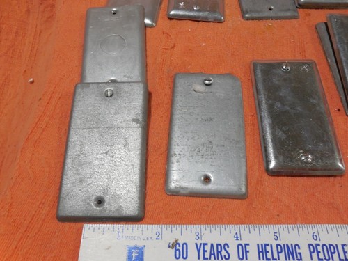 Lote de ~15 caja de 2" cubierta industrial estándar en blanco y otros receptáculos - usados - Imagen 7 de 9