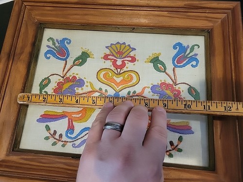 Vintage skandinavische Volkskunst Stickerei auf Leinen fertig Glas gerahmt mehrfarbig - Bild 6 von 6