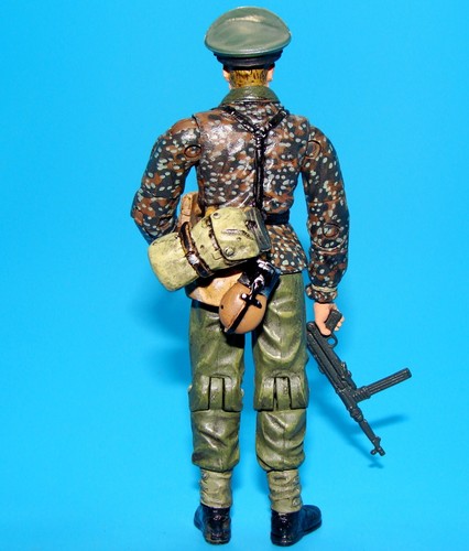 1:18 Ultimate Soldier Elite Force Wehrmacht WWII German Commander Officer Figure - Picture 3 of 7