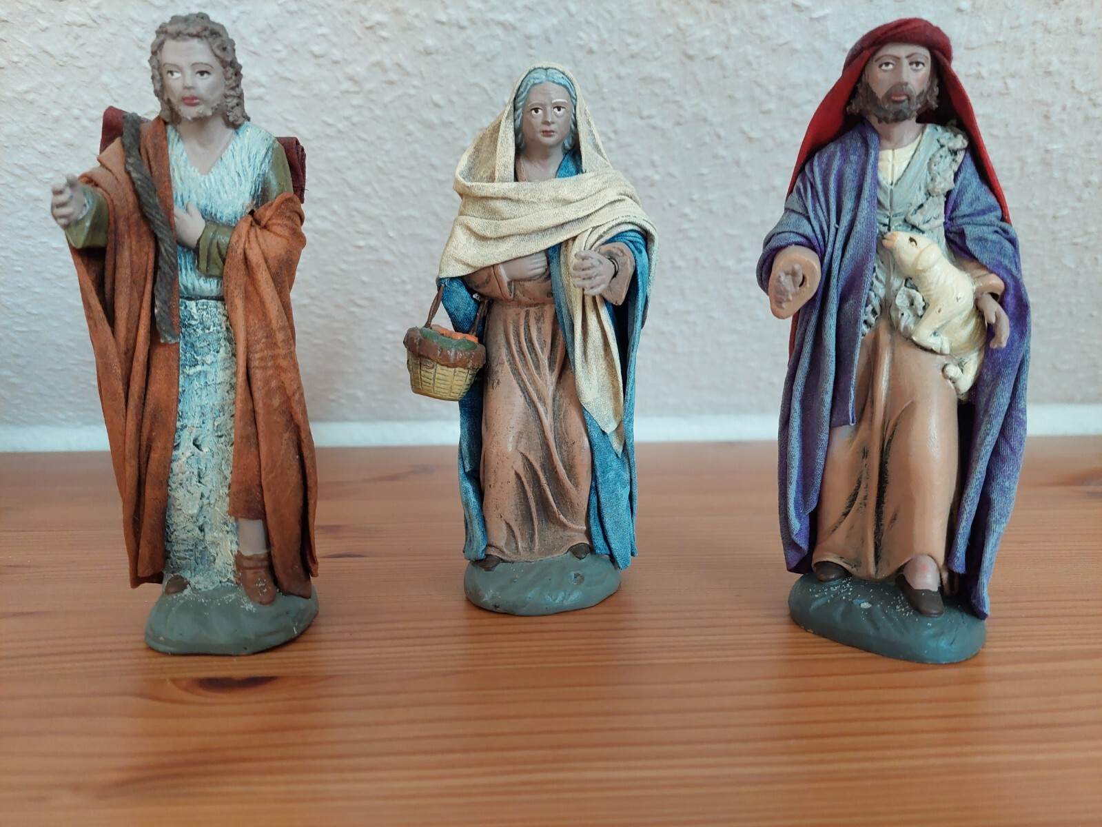 3 Krippenfiguren von Oliver Terracotte stoffbezogen handbemalt