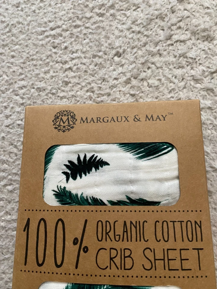 Sábana bajera ajustada Margaux & May muselina algodón orgánico 52" x 28" - pluma verde Foto 3 de 3