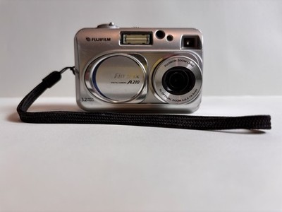 Fujifilm Digital Camera FinePix A210 3.2MP in Silver - Tested No XD Card 