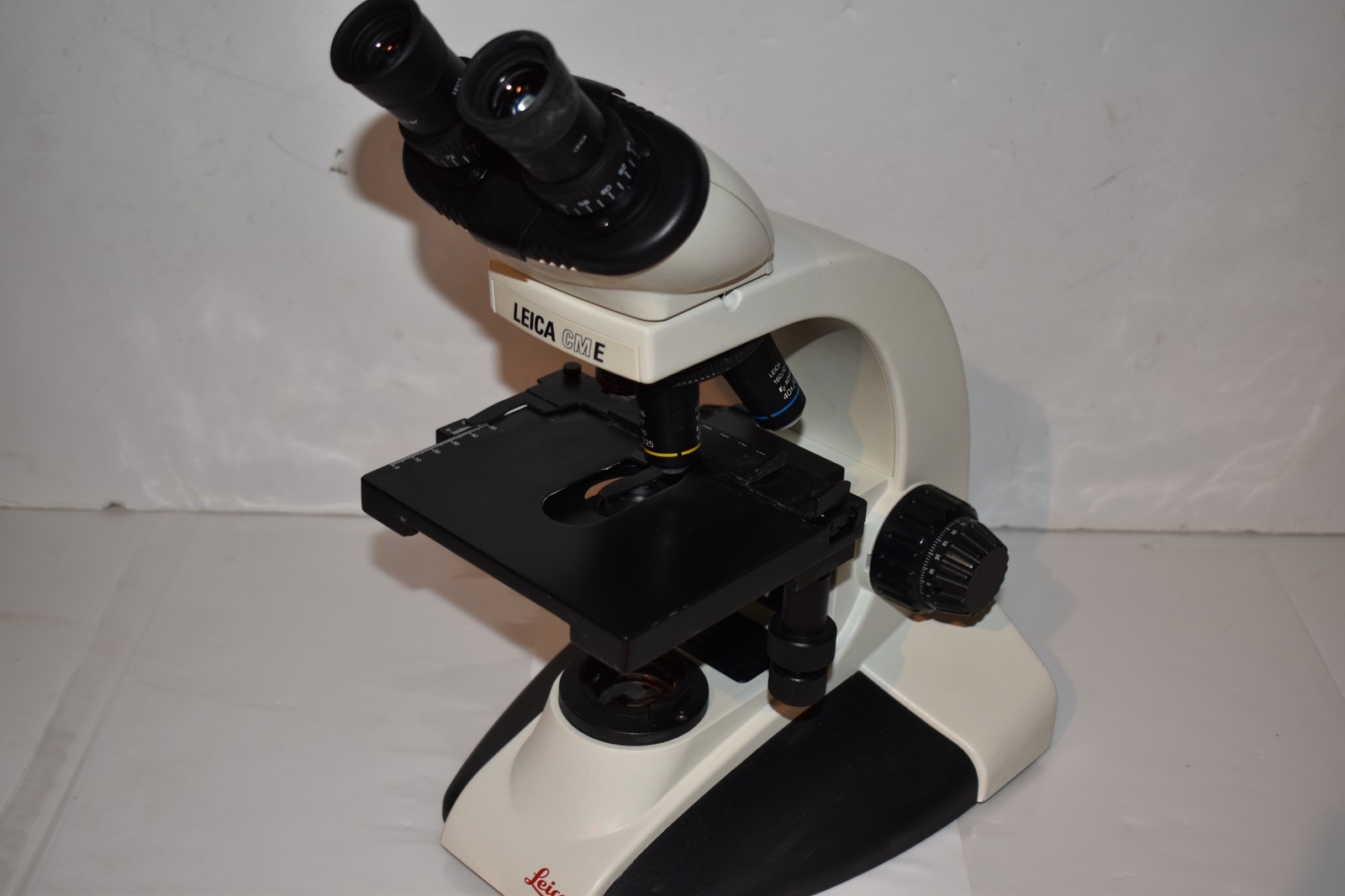 JM LEICA CME BINOCULAR MICROSCOPE- 100X OIL, 40X, 10X, 4X & WF