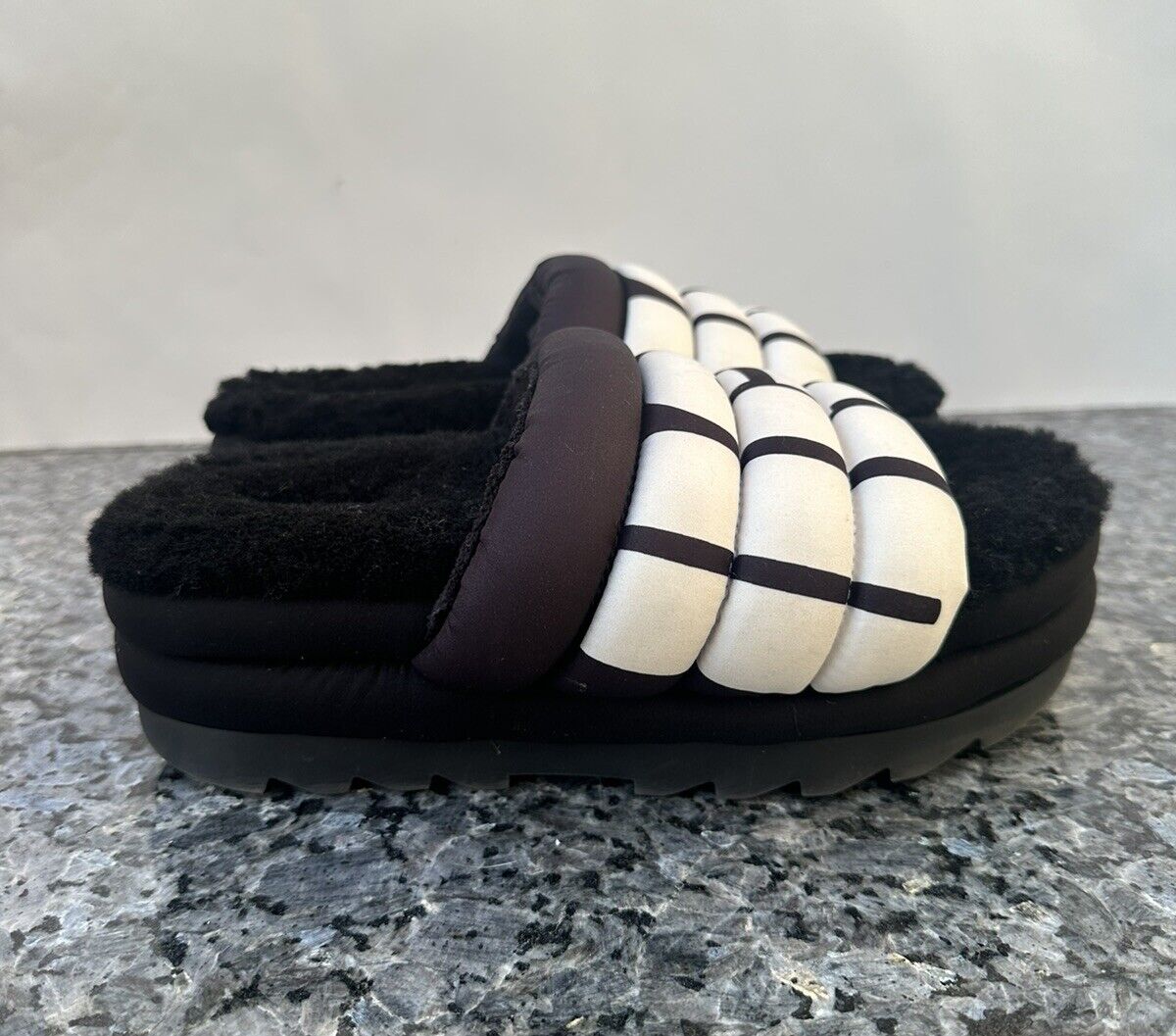 UGG Maxi Logo Slides Woman's Size 8 Black White Sandals $120 UGG Maxi Logo Slides Woman's Size 8 Black White Sandals $120