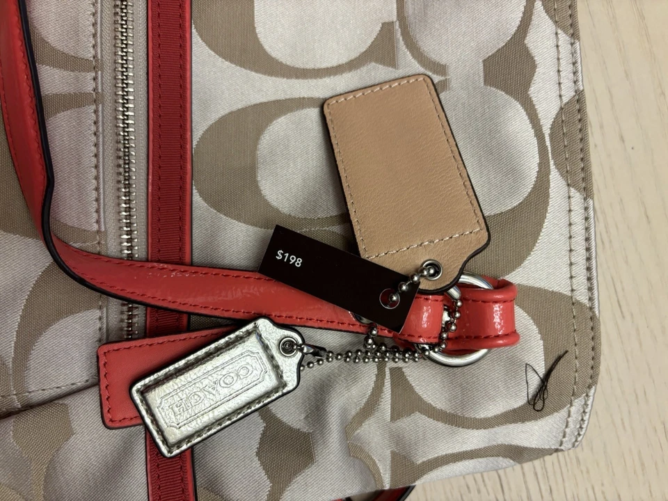 Cartera Coach nueva con etiquetas al por menor por $198 Foto 4 de 4