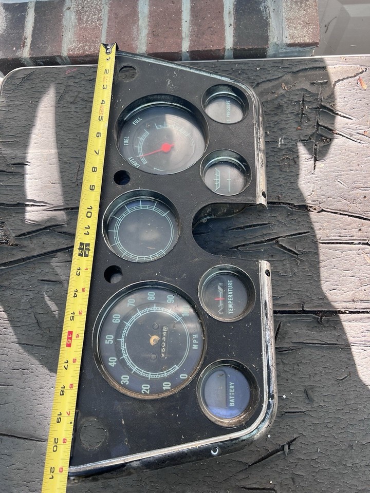 Upgrade The Gauges In Your 1967-1972 GM Truck With Classic Instruments - Motor Life - Foto 4