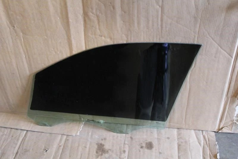 Volkswagen Touareg 2012 pasajero derecho puerta delantera ventana de cristal (tintado) Foto 2 de 4