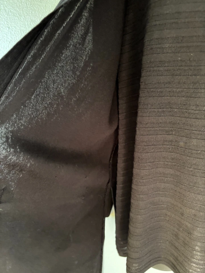 Conjunto exclusivo de 2 piezas de top y cárdigan sin mangas negro Mislook para mujer pequeño Foto 3 de 4