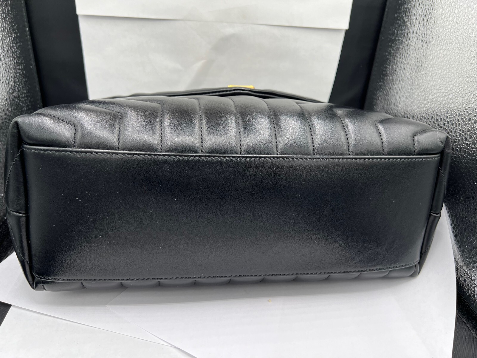 Borsa a tracolla Saint Laurent Loulou bronzo ferramenta media pelle nera trapuntata