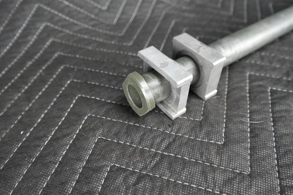 Eixo de roda traseira 2004-2008 APRILIA RSV 1000R - B045422 SB17 - Imagem 3 de 4