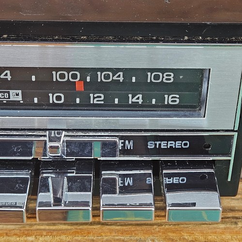 Chevy AM/FM Delco radio Square Body GMC 78-87 GM Car/Trucks Part# 16009960 - Picture 8 of 24