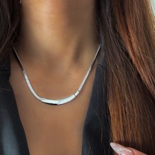 Collier argenté en acier inoxydable – Design minimaliste moderne