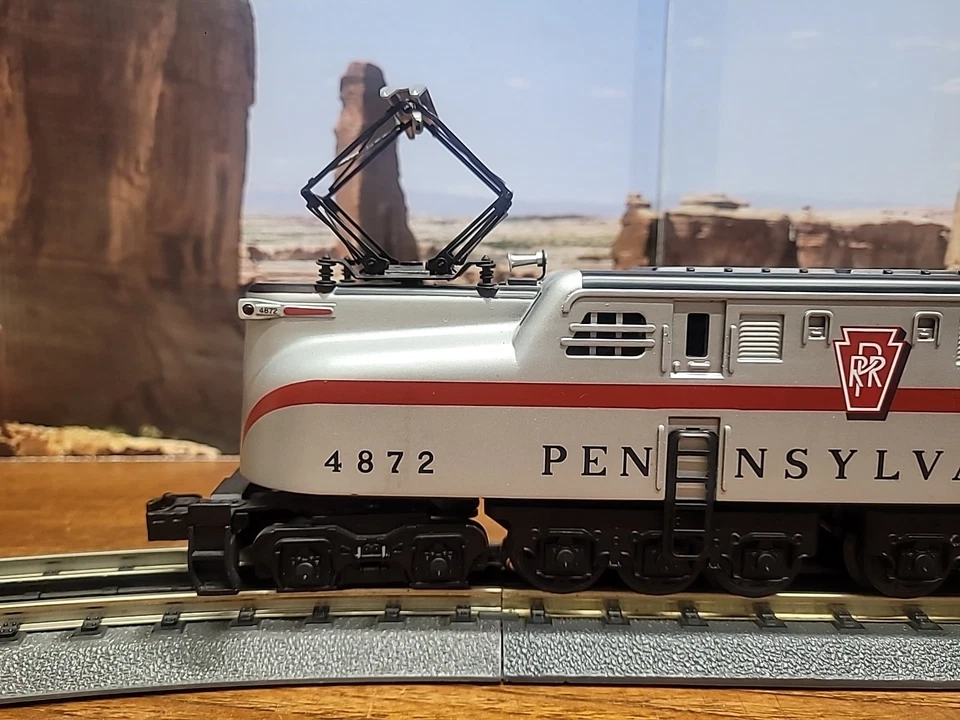 MTH O Gauge Pennsylvania GG-1 4872 Electric Locomotive MT- 5104L - Image 2 of 4