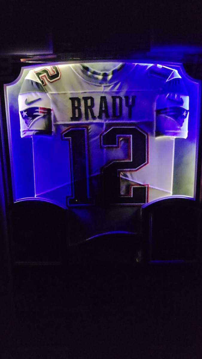 Tom Brady Signed Jersey w/ 6x SB Champs Incription. Fanatics CoA
