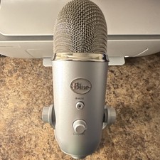 Blue Yeti Desktop Microphone Silver Wired with Pop Filter, Windscreen