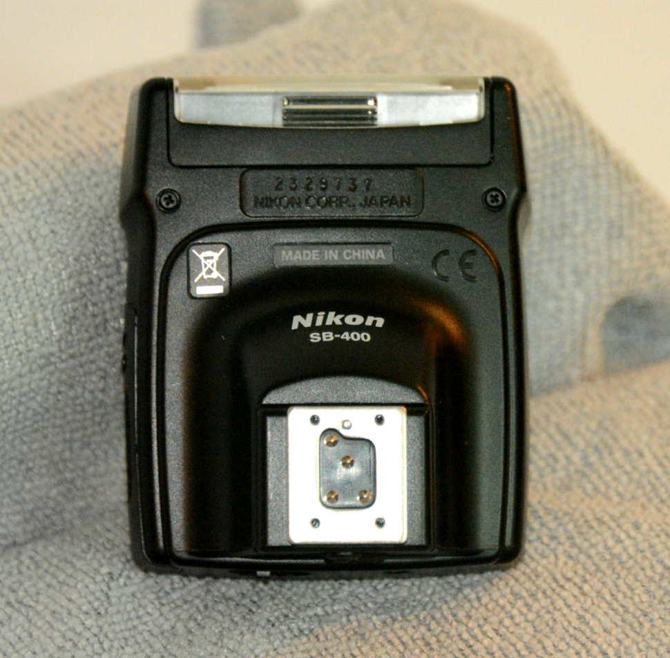 Nikon SB-400 Speedlight Camera Flash w/ Case For Parts or Repair