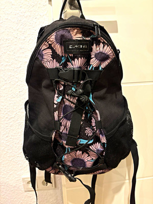 DAKINE Wonder Pack 15l Rucksack Nightflower Blumenmuster, Netz-Seitentaschen