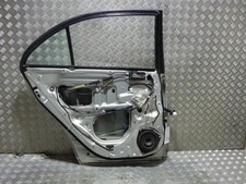 Porte arrière et accessoires Toyota AVENSIS