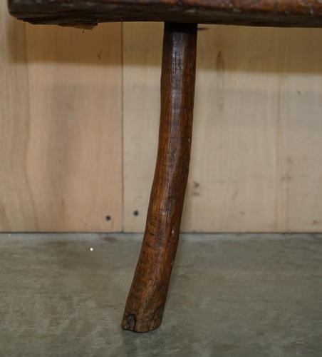 PRIMITIVE ANTIQUE 1740 SPANISH 18TH CENTURY THREE LEGGED BENCH OR COFFEE TABLE - Picture 6 of 20