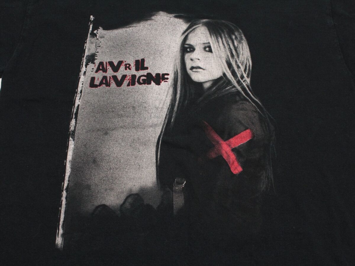 Vintage Avril Lavigne T Shirt size Medium Under My Skin Tour Vintage Avril Lavigne T Shirt size Medium Under My Skin Tour