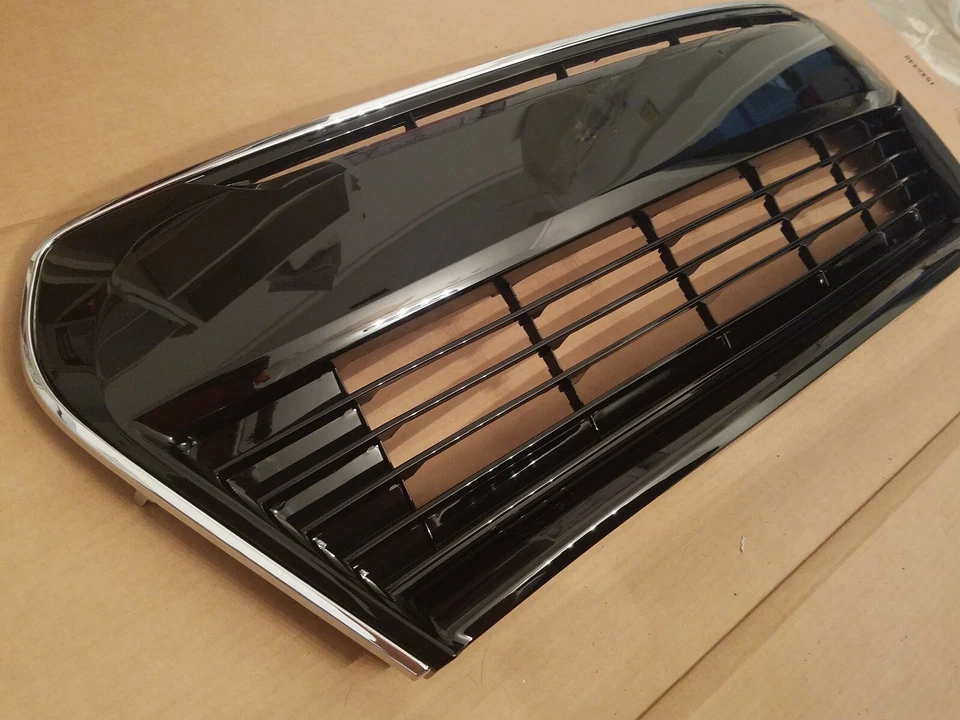 fits 2014-2016 TOYOTA COROLLA S MODEL w/CHROME Front Bumper Lower Grille NEW Foto 3 de 4