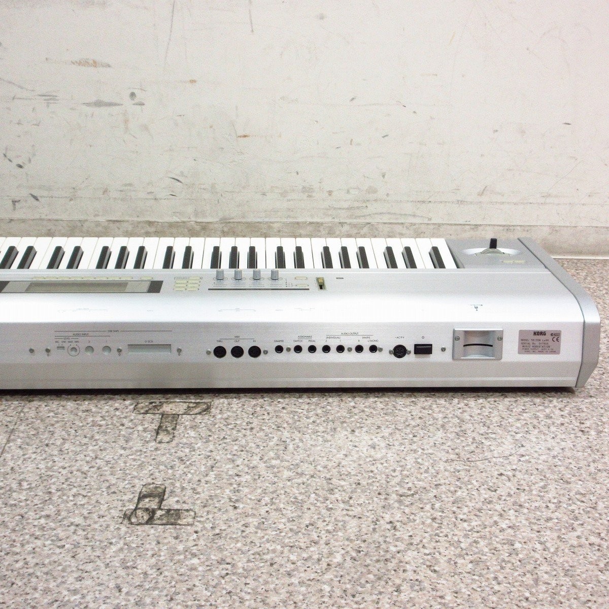Korg Triton Le 88-Key Music Workstation Synthesizer ver.1.5 w/ AC