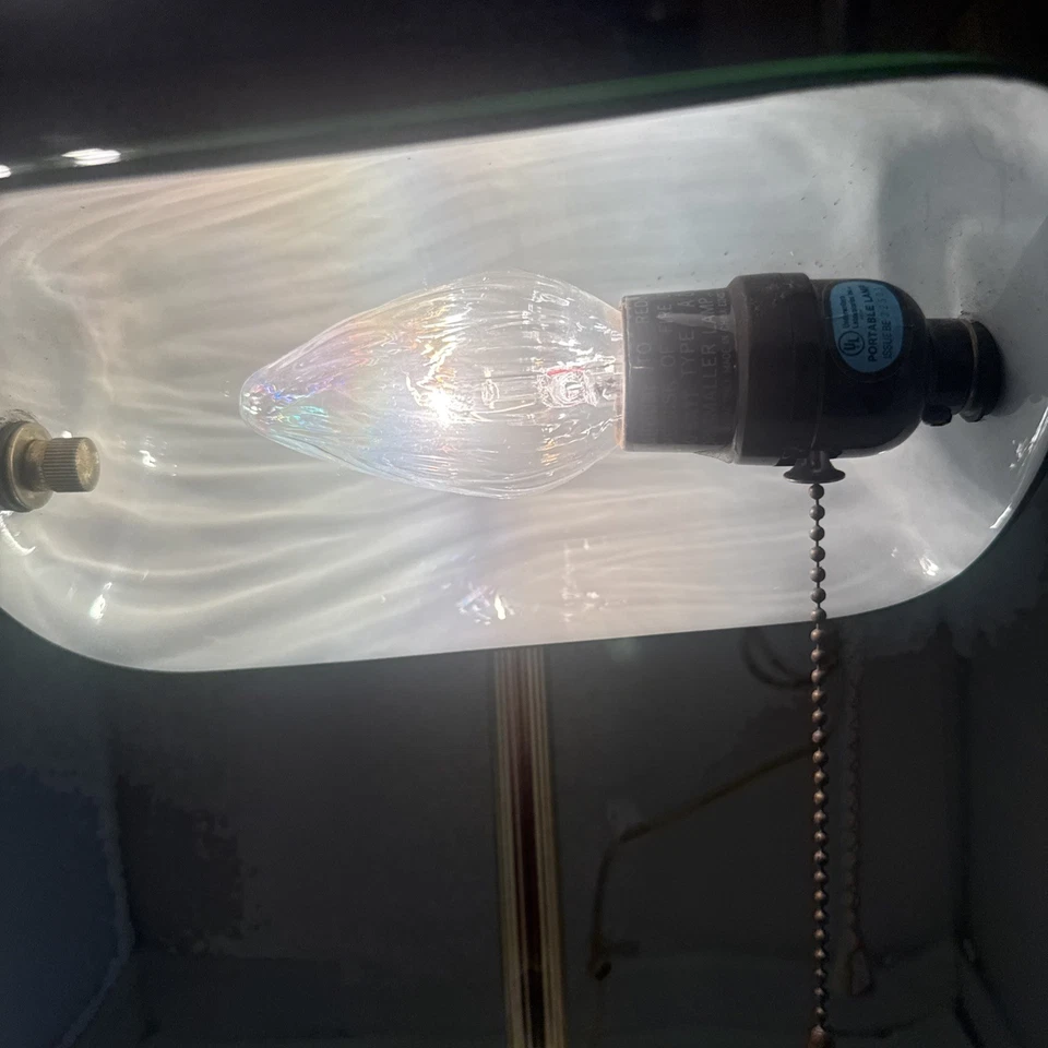 Emerald Green Glass Shaded Bankers Office Desk Lamp Vintage Brass - Image 2 of 4