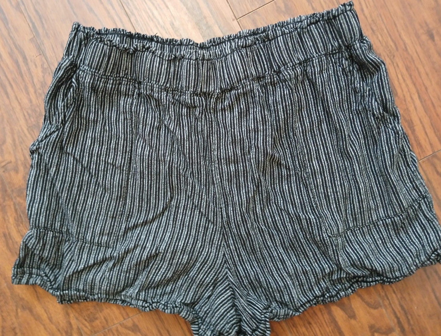 Time and True Shorts Womens Large(12-14) Black Striped Linen Blend Pull On