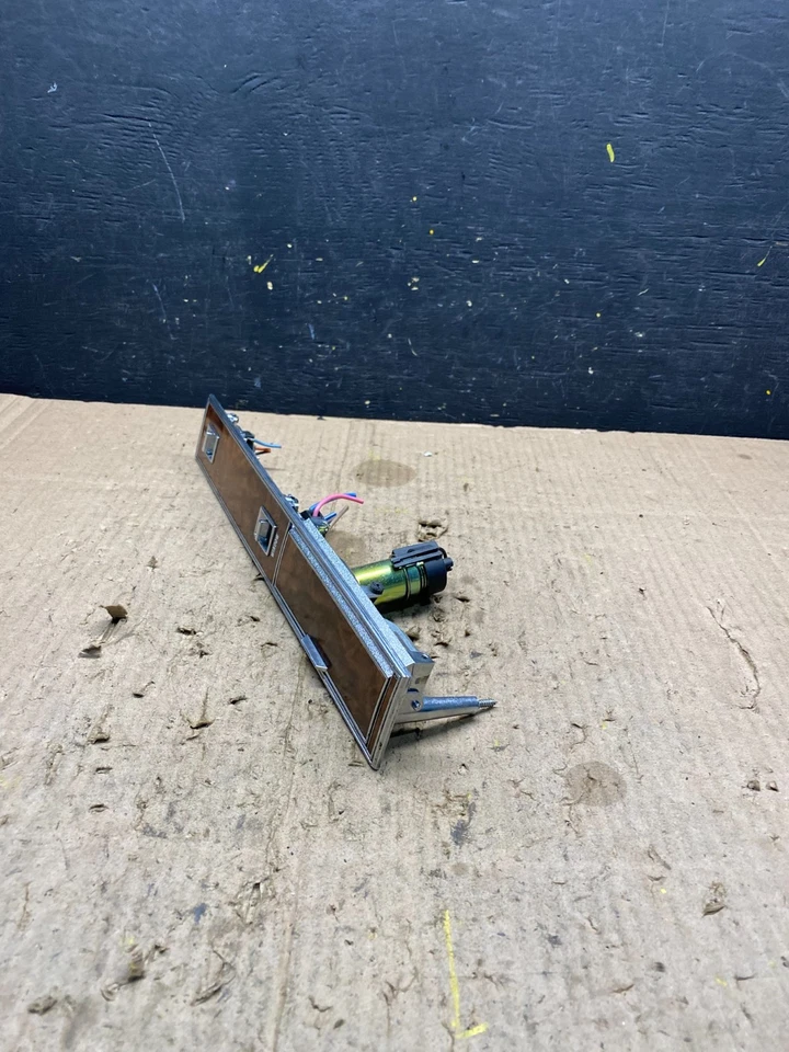 Oldsmobile Toronado 1979-1983 interruptor de bloqueo de ventana eléctrica derecha derecha fabricante original p1990 DG Foto 3 de 4