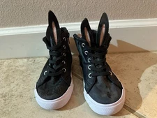 Girls black and pink High Top bunny Sneakers Size 9.5 Drash