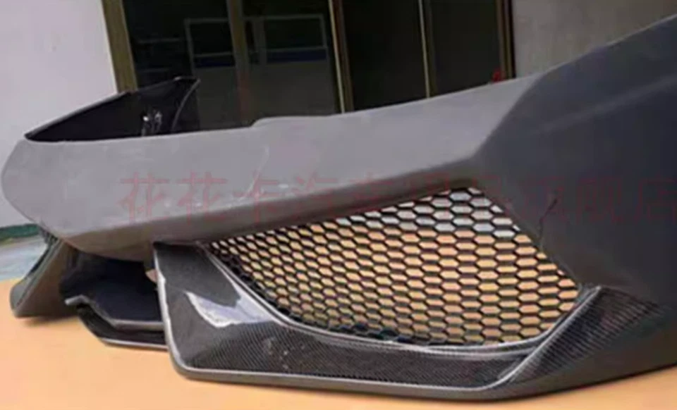 Medio parachoques delantero de fibra de carbono red media inferior para Lamborghini Gallardo 04-2012 Foto 2 de 4