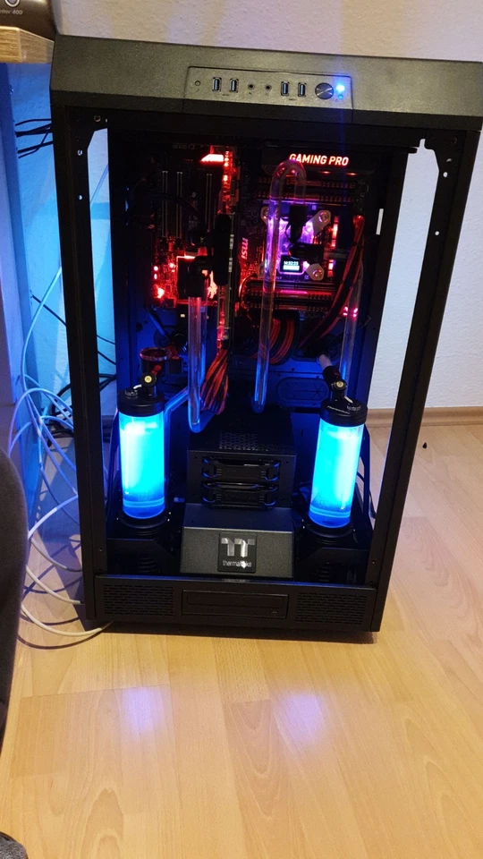 Show PC - Wasserkühlung - Thermaltake - Intel - Bild 2 von 2