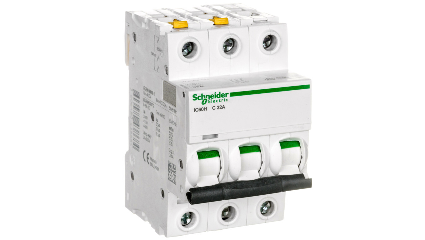 Circuit breaker 3P C 32A 10kA AC iC60H-C32-3 A9F07332 /T2UK