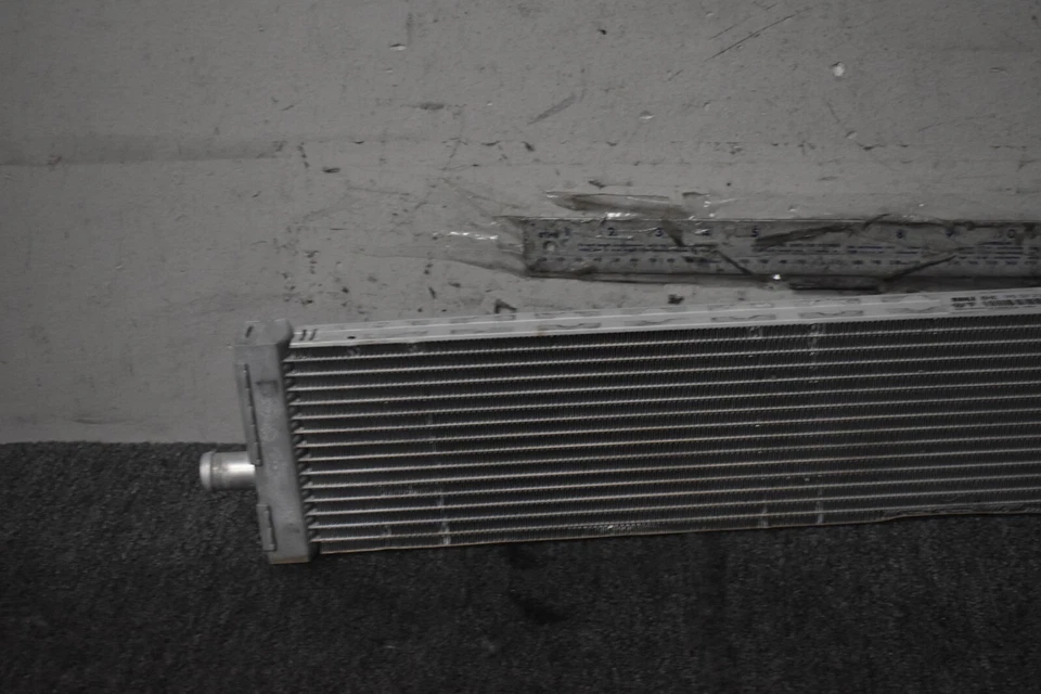 Radiador Volkswagen Touareg 2011-2015 fabricante original de fábrica Foto 2 de 4